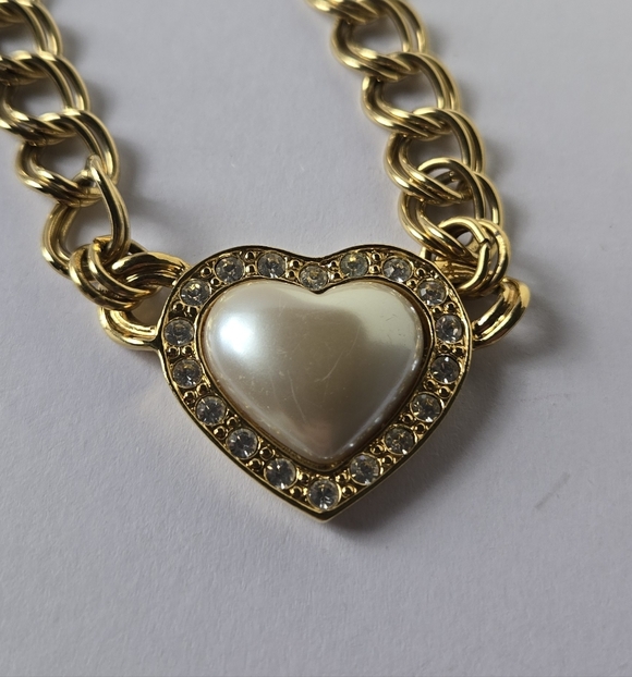 Avon Vintage Gold Tone Fuax Pearl Heart Rhinestones Earrings Necklace Set - Picture 6 of 17